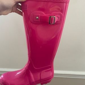 Women’s pink rain boots, size 8